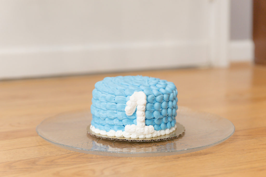 Cake smash birthday cake in blue