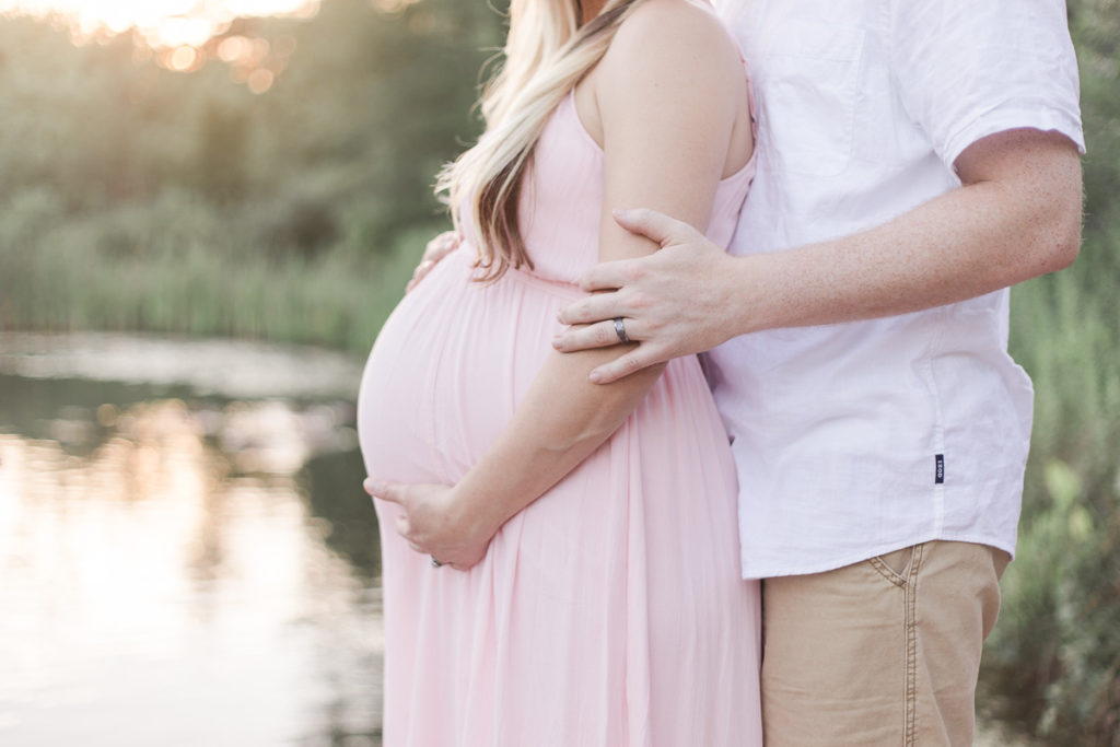 closeness between husband and pregnant wife