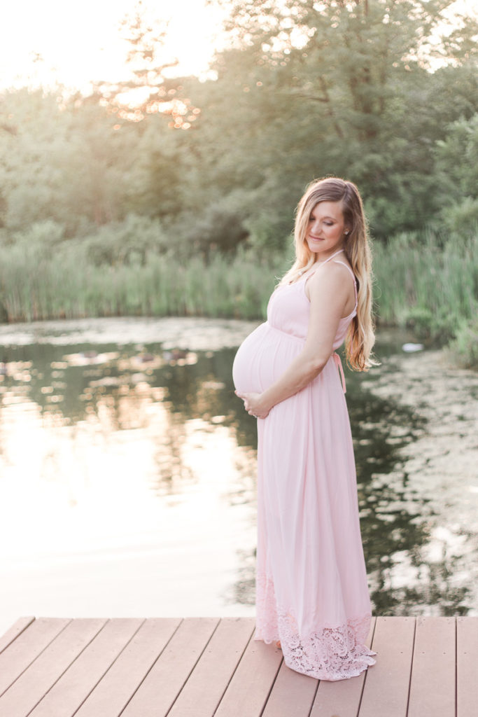 pregnant pose in maternity and newborn photography