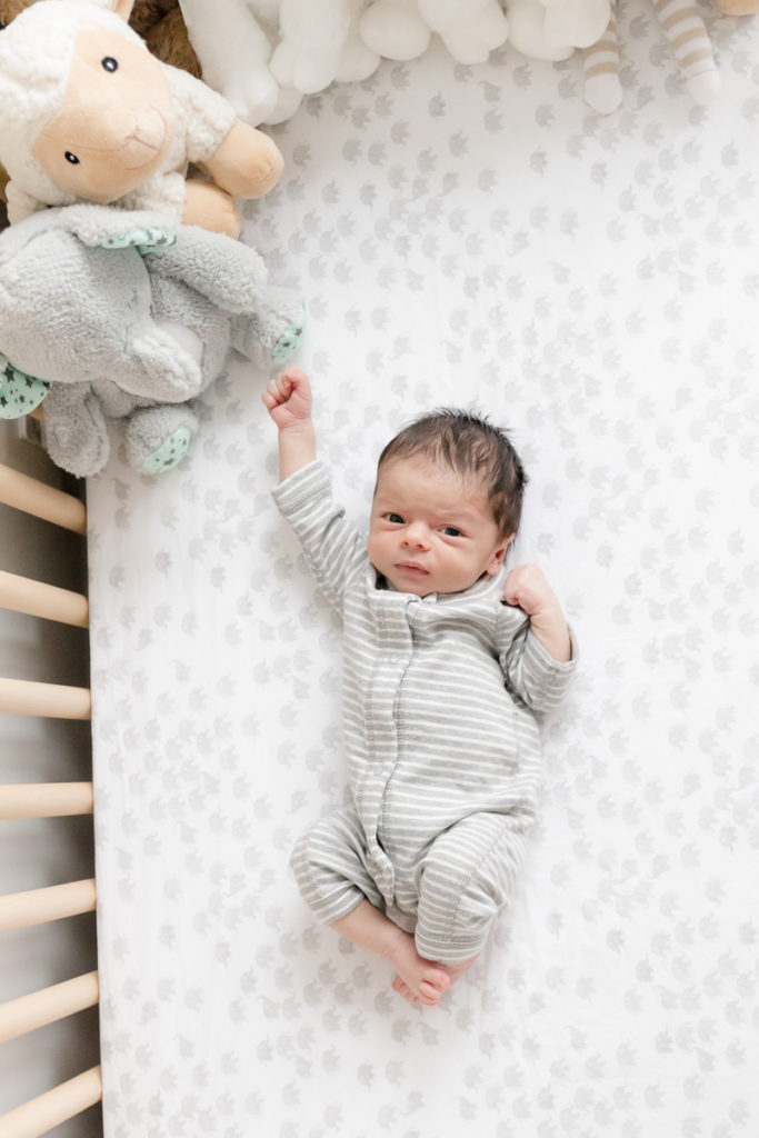 newborn reflex pose in crib