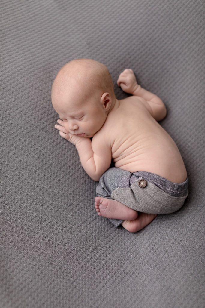 tiny newborn tushie
