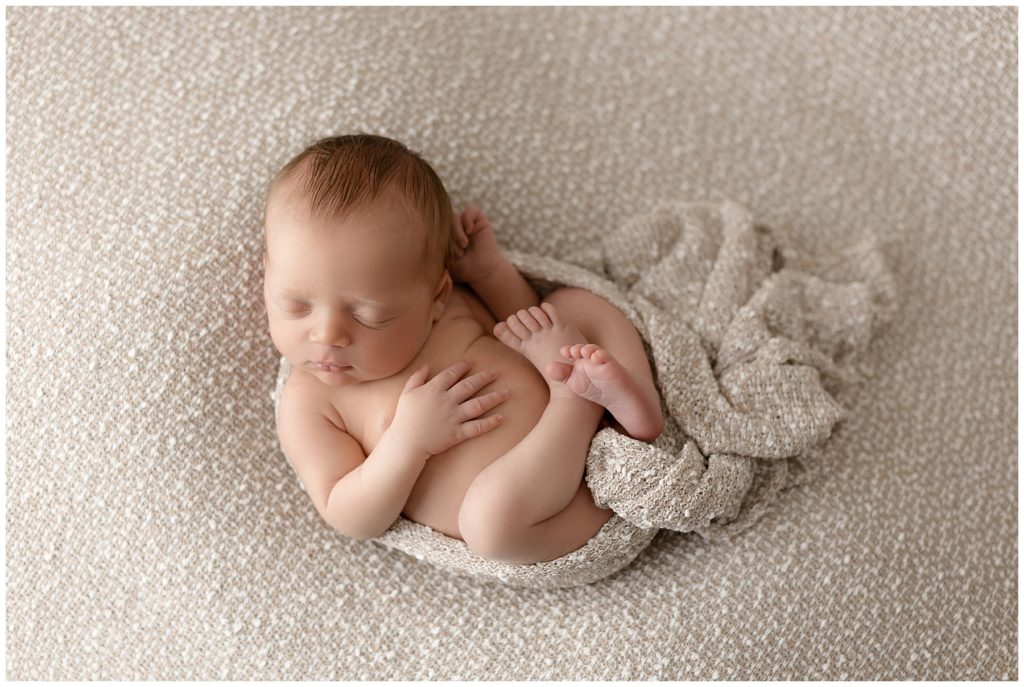 egg wrap pose, newborn photography