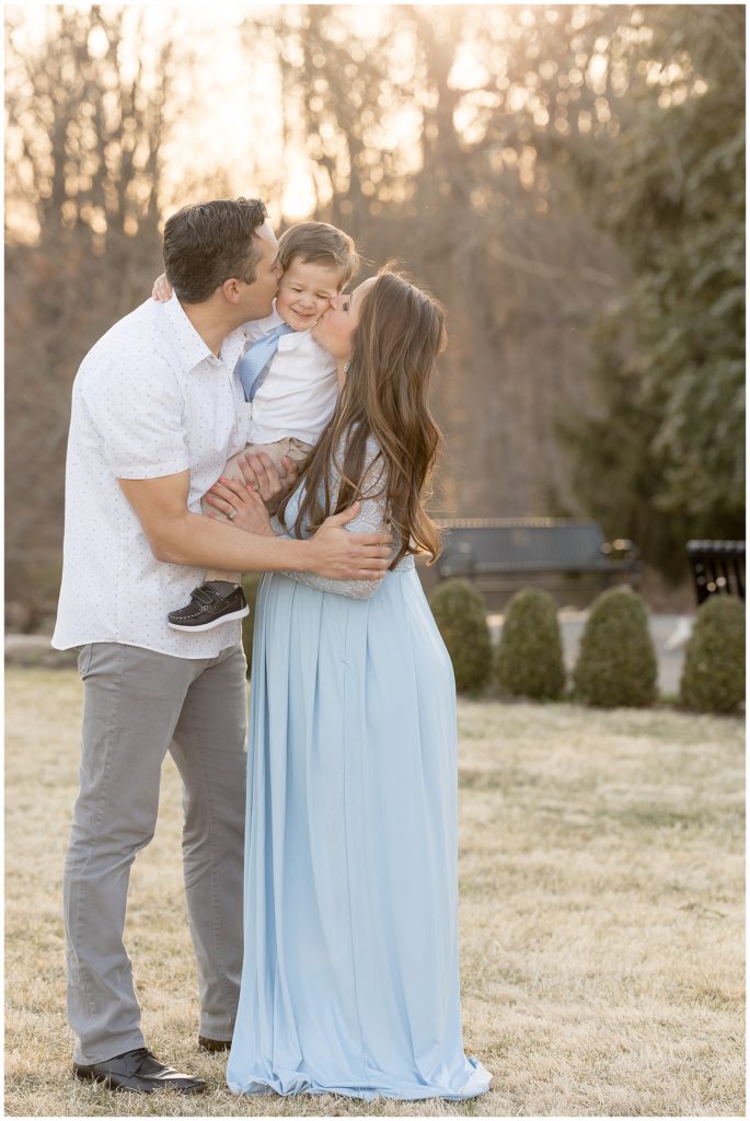 family smooches during special maternity session