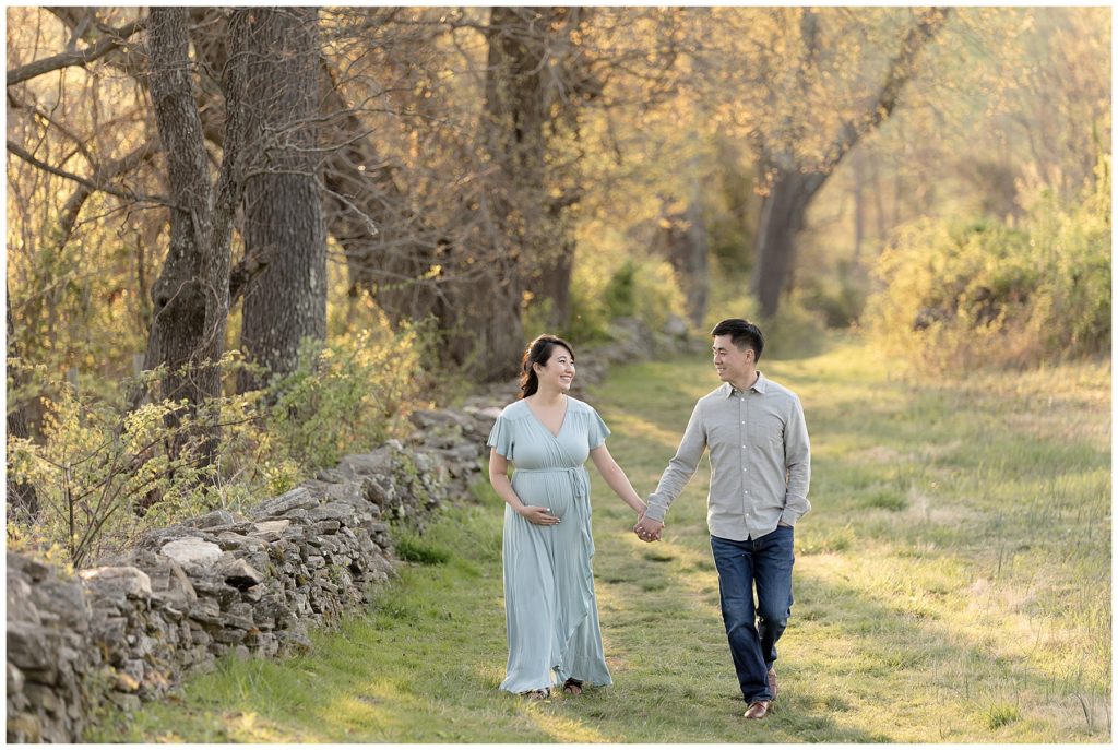 expectant couple strolls path at Howard County Conservancy