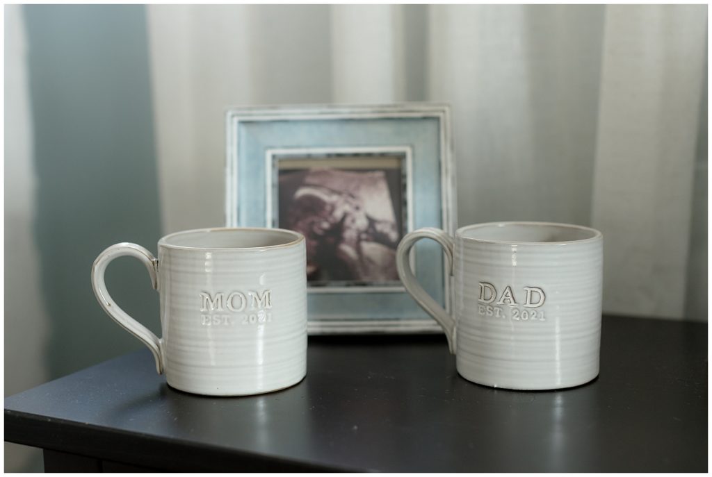 mom and dad mugs, lifestyle newborn photos