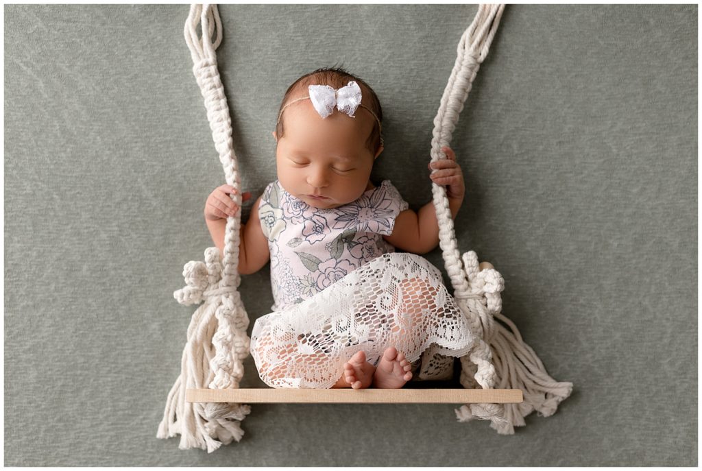 Customize your newborn photos with the swing prop