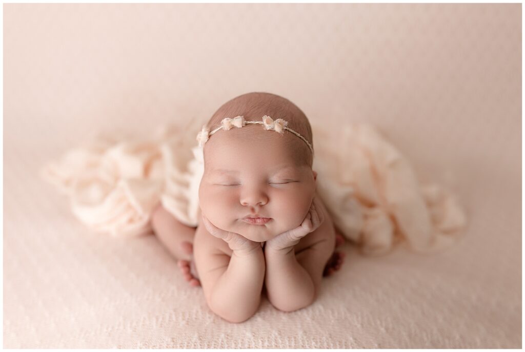 froggy pose shows emotion in newborn photography